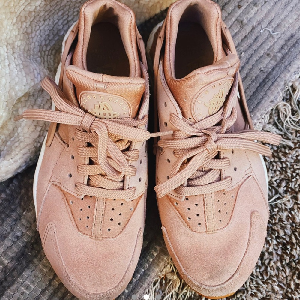 Pink Nike Air Huaraches